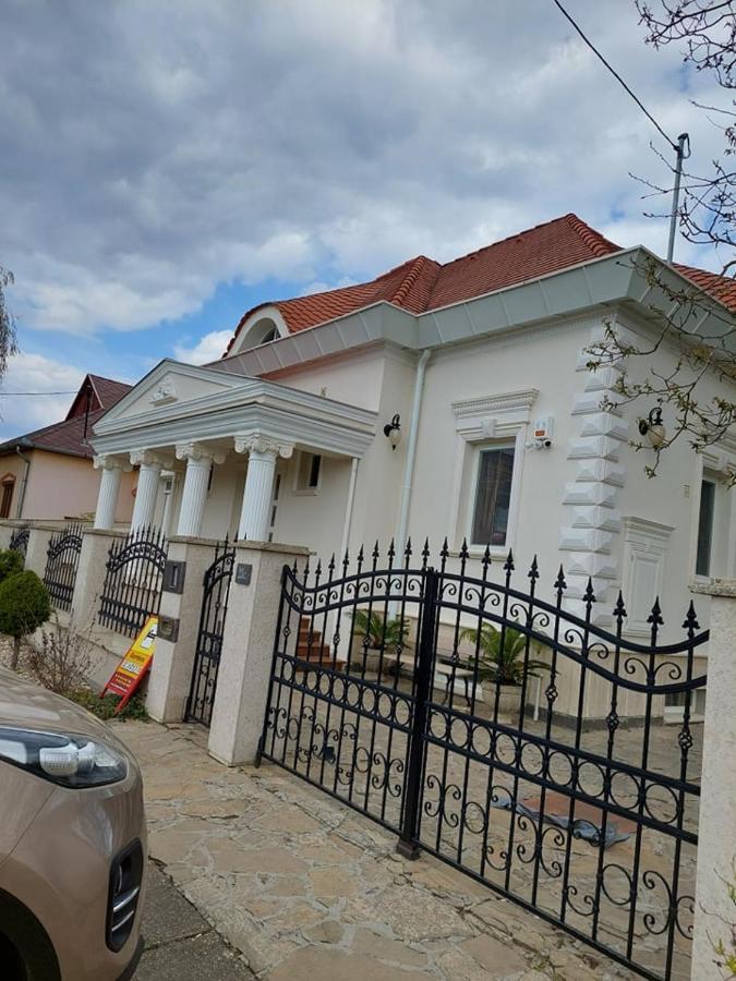 Gombos Apartman Appartement Hajdúszoboszló Buitenkant foto
