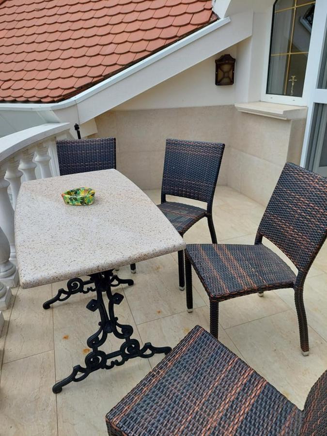 Gombos Apartman Appartement Hajdúszoboszló Buitenkant foto