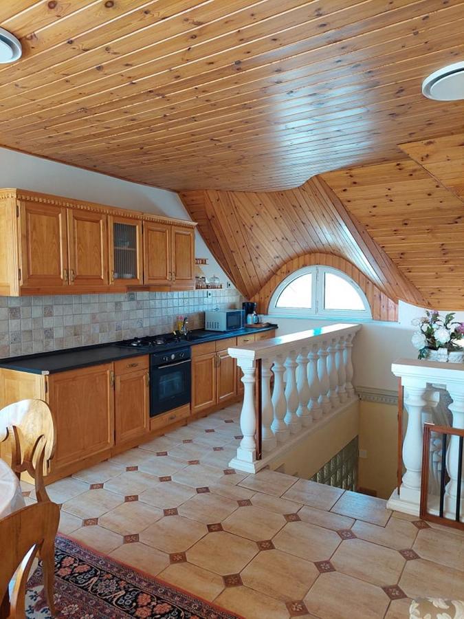 Gombos Apartman Appartement Hajdúszoboszló Buitenkant foto