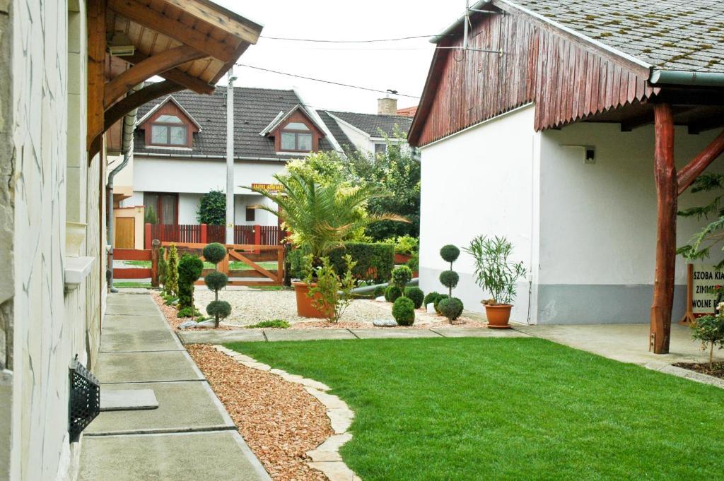 Gombos Apartman Appartement Hajdúszoboszló Buitenkant foto